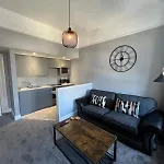 Apartment The Globe And Bedrooms *