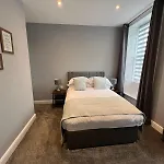 The Globe And Bedrooms Apartment *