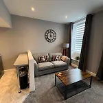 The Globe And Bedrooms