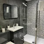 Apartment The Globe And Bedrooms *