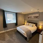 The Globe And Bedrooms *