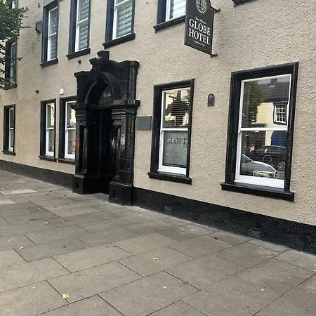 The Globe And Bedrooms *