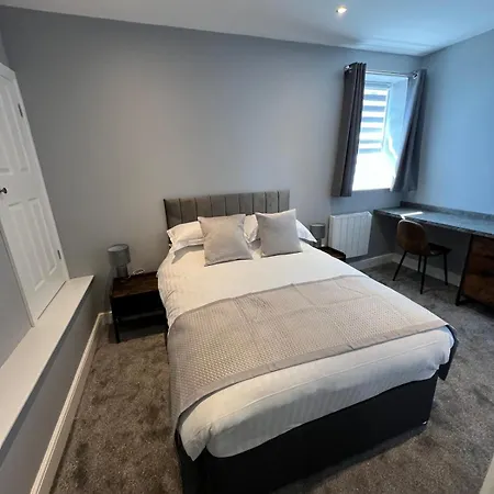 Апартаменты The Globe And Bedrooms Кокермут