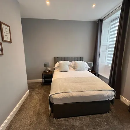 The Globe And Bedrooms Апартаменты *