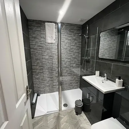 Апартаменты The Globe And Bedrooms *