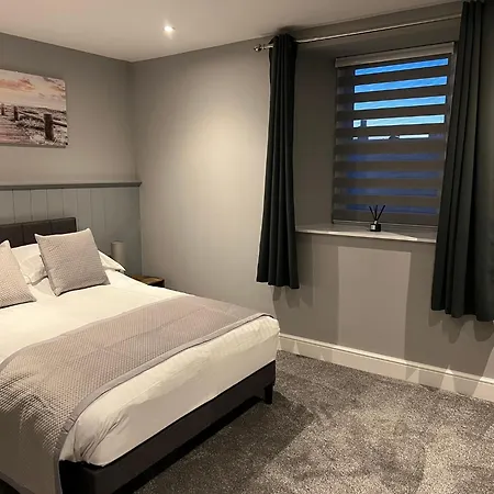 The Globe And Bedrooms